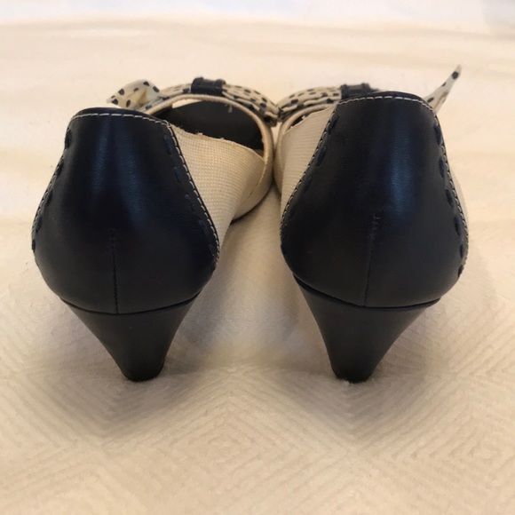Navy & Linen peep toe pumps with polka-dot bow - Picture 3 of 7